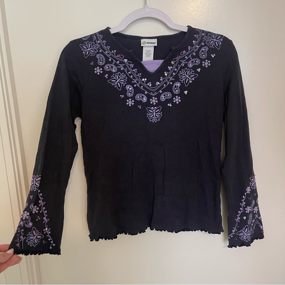 Beautiful Embroidered Y2K Butterfly Long Sleeve Top!
